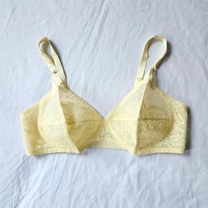 1950s Bullet Bra: 36B Yellow Lace Hollywood Vassarette Torpedo Bra